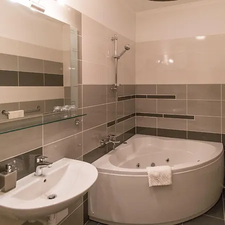 Jr Luxury 4*